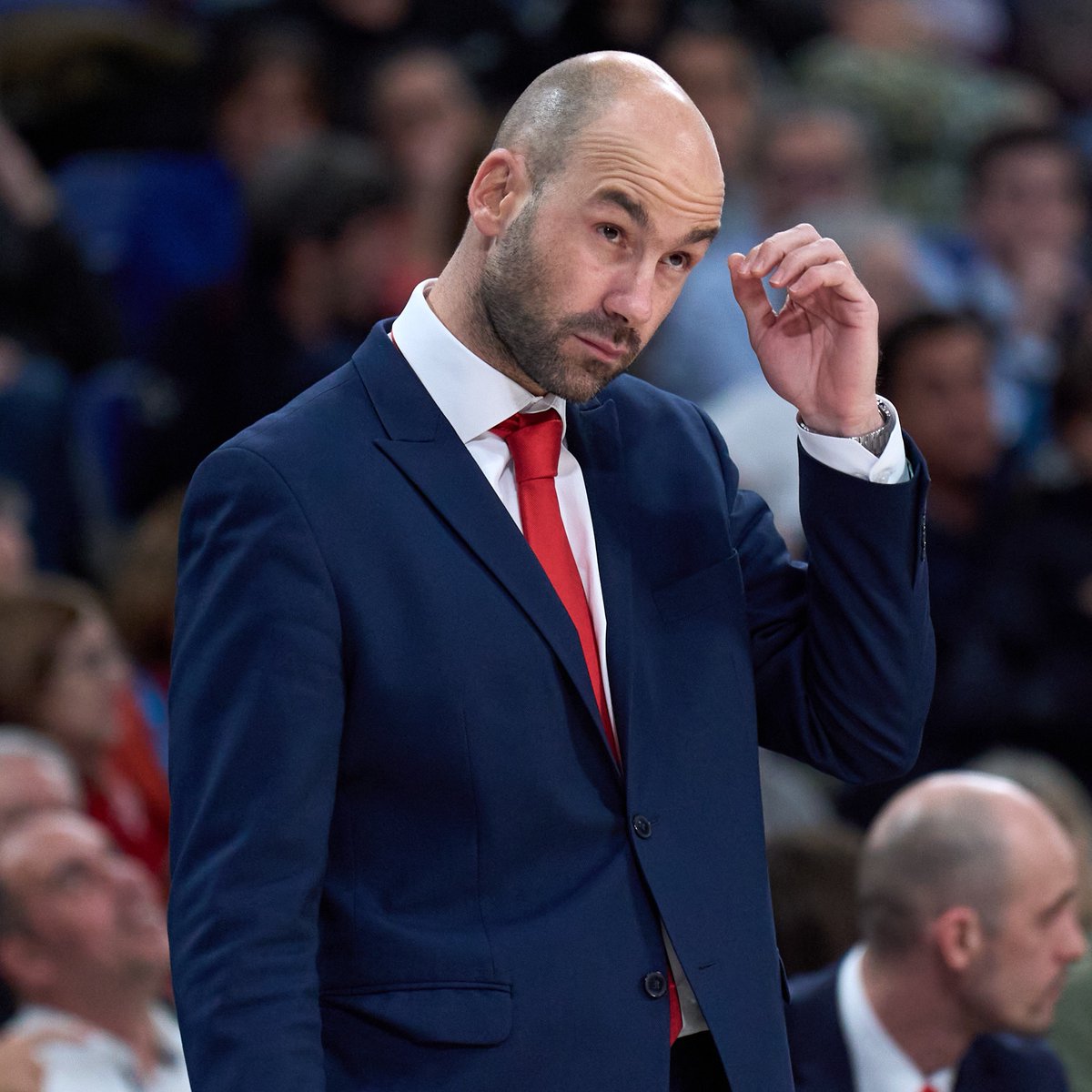 ❓ Koçluğa geçişte seni en çok zorlayan ne oldu?

💬 Vassilis Spanoulis:

"Oyunculuk içgüdüsünü öldürmek. İçimdeki oyuncuyu susturmam gerektiğini biliyordum. Öğretici ve sabırlı olmalısın. Oyuncuların gelişimini izlemelisin. ‘Ben olsam o pası görürdüm’ diyemezsin."

(via SKWEEK)