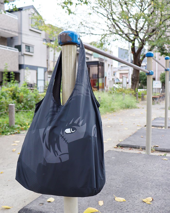 TEZUKA_goods's tweet photo. /／
📣新発売‼️ 
手塚治虫作品のNANOPLUS 3柄
軽量・コンパクト・丈夫が特徴のエコバッグ✨
\＼
重さはわずか約25ｇ、手の平にすっぽり収まるサイズ感ながらも容量は約19L・耐荷重は約30kg！
たたまなくても付属の袋にクシャ入れて収納できるため日常使いもしやすく簡単です😊
▼商品詳細▼
https://t.co/YS5ri5vtDN
＃鉄腕アトム　#ブラック・ジャック　＃手塚治虫