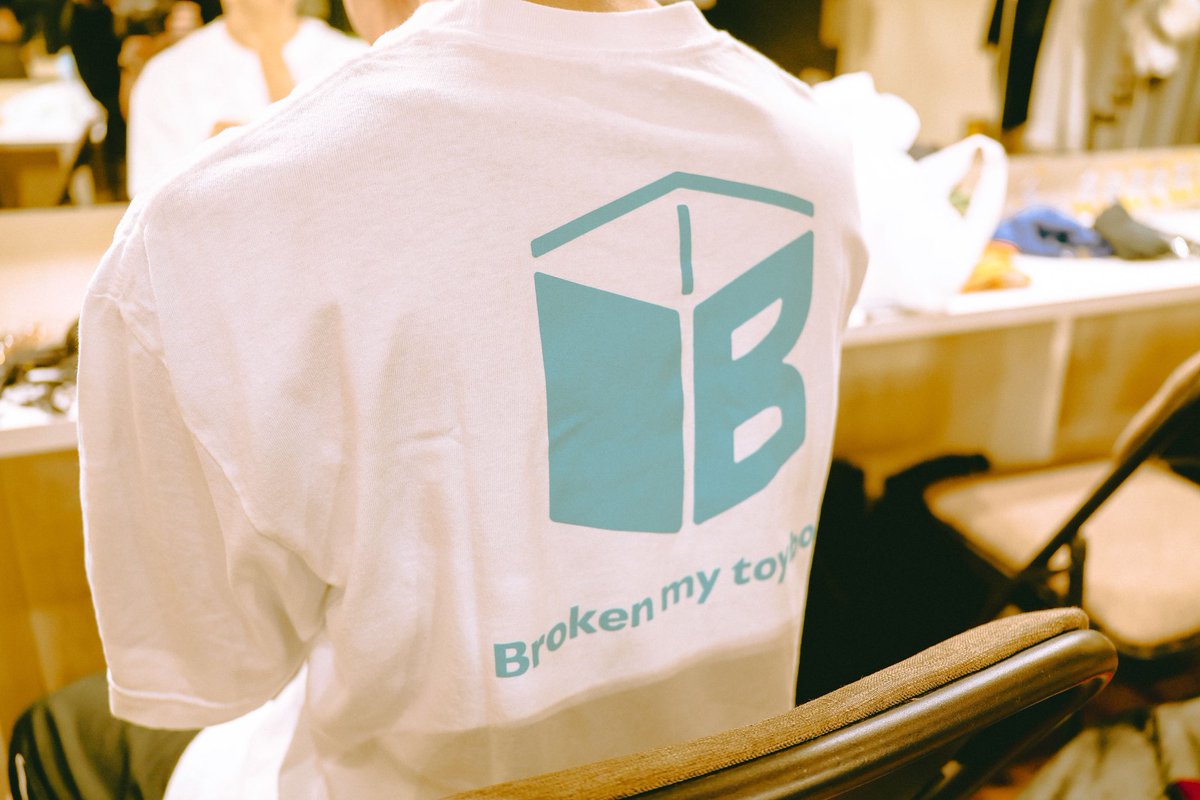 BrokenMyToyBox's tweet image. ◤◢◤    🤖お知らせ🦡    ◢◤◢

                本日20:00 
Broken my toyboxとECLOから
　　　　お知らせあり🐣

◤ ◢◤◢◤◢◤ ◢◤ ◢◤◢◤◢

#Brokenmytoybox
#ブロークン
#ECLO 

Photo by 若奈(@wakaa_02 )