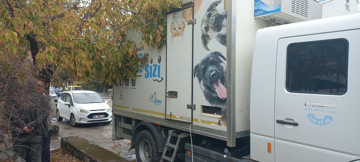 piskopos68's tweet photo. @izmirhim @izmirbld sokak hayvanlarımızın kısırlaştırılmaları ve tedavileri için mobil aracını Dikili Cumhuriyet mahallesine gönderen İBBsine hizmet sunan personele teşekkür ederiz... Bu organizasyonu sağlayan Cumhuriyet Mahallesi Muhtarımız İrfan Ataker'e teşekkürler.. https://t.co/3JTGKo6vsE