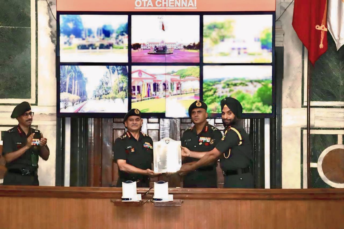 Def_PRO_Chennai's tweet photo. #GeneralUpendraDwivedi, #COAS, presented Runners Up Trophy in ‘Clean, Green & Sustainable Category-A Establishment Competition’ to the Commandant and Subedar Major of Officers Training Academy #OtA, #Chennai during the ongoing #ArmyCommanders Conference #ACC.
@artrac_ia
1/3.. https://t.co/pt2g17GPmU