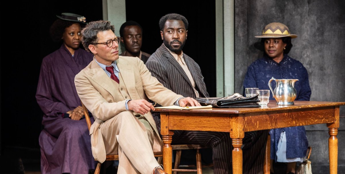 SignedCulture's tweet image. To Kill a Mockingbird 15th Oct 7.30pm @NottmPlayhouse #BSLinterpreted
Encouraging kindness &amp;amp; empathy in his kids, Atticus is pushed to the limits of these qualities himself when he resolves to uncover the truth in a town that seems determined to hide it
buff.ly/ii2REeX