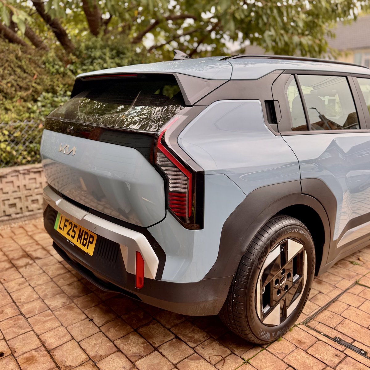 It's the all-new Kia EV3! ⚡️

I’m very excited to live with this car for the next week. The figures are promising! Special thanks to <a href="/KiaUKPR/">Kia UK PR</a> for setting this up for me 🙂