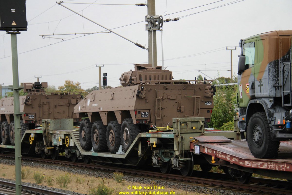 pascalbtr's tweet image. Tiens, on trouve de tout sur la toile...🤔
TSM vu en gare de Leipzig annoncé pour #DAFA25...mais appartenant à la @2brigadeblindee ?! 🤨
XL du @12eCUIRS, Croix de Lorraine et #VBCI du @16eBcp ?! 🧐
FB Military Data-base
@CTE_Off @CommandementFOT