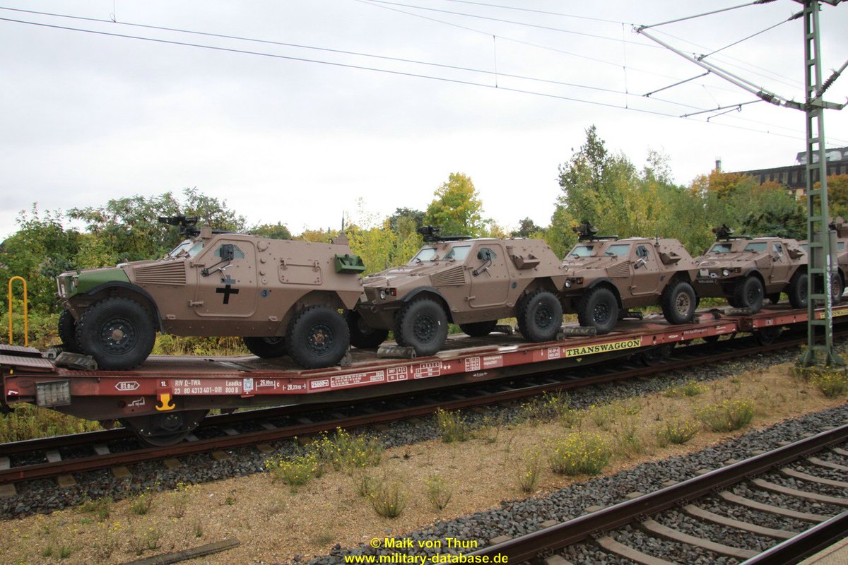 pascalbtr's tweet image. Tiens, on trouve de tout sur la toile...🤔
TSM vu en gare de Leipzig annoncé pour #DAFA25...mais appartenant à la @2brigadeblindee ?! 🤨
XL du @12eCUIRS, Croix de Lorraine et #VBCI du @16eBcp ?! 🧐
FB Military Data-base
@CTE_Off @CommandementFOT