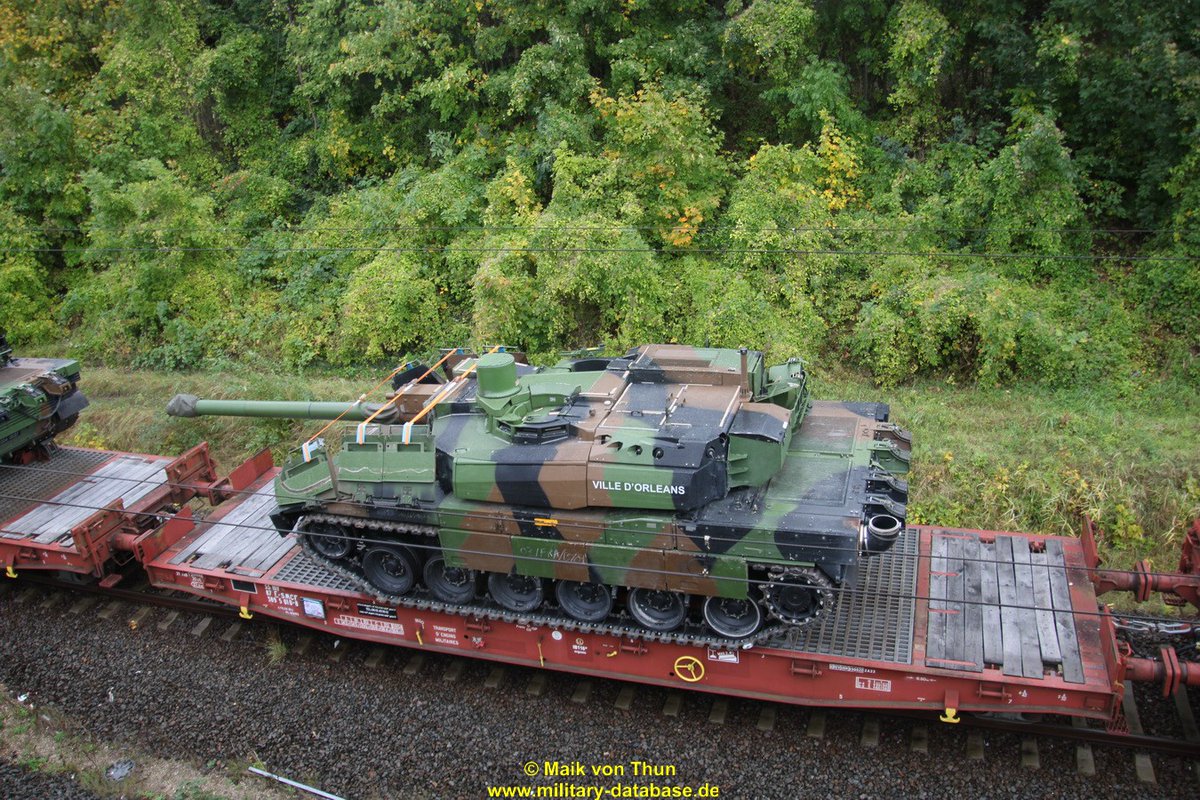 pascalbtr's tweet image. Tiens, on trouve de tout sur la toile...🤔
TSM vu en gare de Leipzig annoncé pour #DAFA25...mais appartenant à la @2brigadeblindee ?! 🤨
XL du @12eCUIRS, Croix de Lorraine et #VBCI du @16eBcp ?! 🧐
FB Military Data-base
@CTE_Off @CommandementFOT