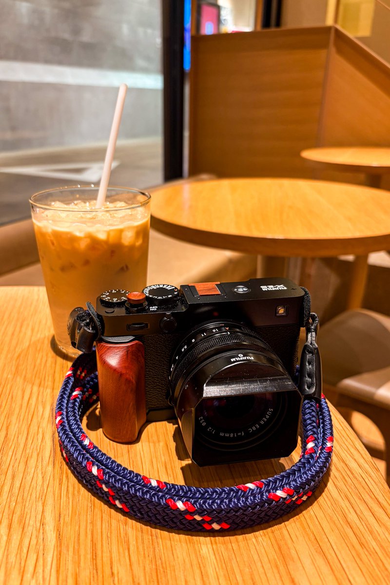 itoo0704's tweet image. Today's partner.
.
FUJIFILM X-E5
FUJINON XF18mmF2 R
.
【iPhone AIR】
.
放課後コーヒータイム
.
#今日のカメラ 
#PointAndShoot 
#FUJIFILM #XE5 
#猿田彦珈琲 #渋谷