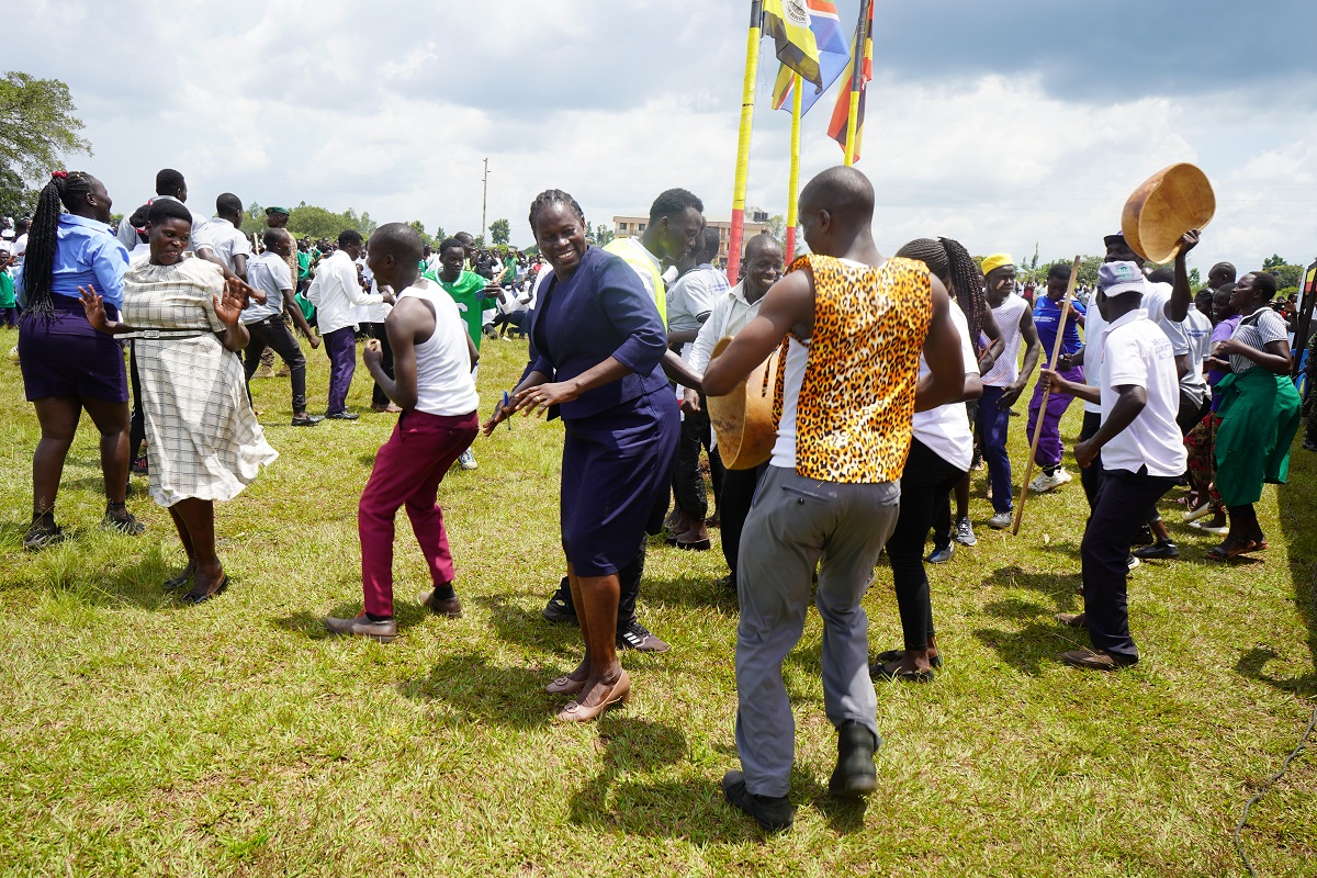 LIRA_UNIVERSITY's tweet photo. Over 2,800 students from Lira University and other tertiary institutions passed out on successful patriotism training. For details, click the link.  https://t.co/PR2LxYZbBw https://t.co/LDWFa0UmXl