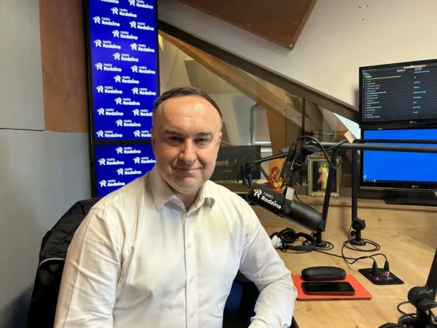 Będę namawiał <a href="/szymon_holownia/">Szymon Hołownia</a> do zmiany zdania.
Nie ma takiego apetytu wśród posłów <a href="/Polska2050_live/">Polska 2050 Live 🇵🇱 🇪🇺🌍🌱🐾</a>, by zmieniać barwy partyjne. Powinniśmy mieć tekę wicepremiera - mówi <a href="/michalkobosko/">Michal Kobosko MEP</a> w rozmowie z <a href="/P_Jenczmionka/">Patrycja Jenczmionka</a> 

radiorodzina.pl/2025/10/08/eur…