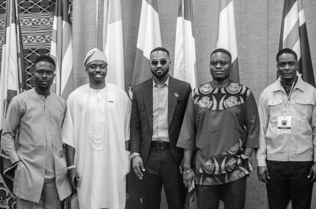 Augunus_UX's tweet photo. discuss Climate and it's inevitable impact on us, as well as the concept of AFCFTA and how it can be better served to allow for more youth inclusion. 

On Day 2, I gave a partnership and solidarity address on behalf of the F.R.I.E.N.D Foundation. https://t.co/ZcGmxOg6KA