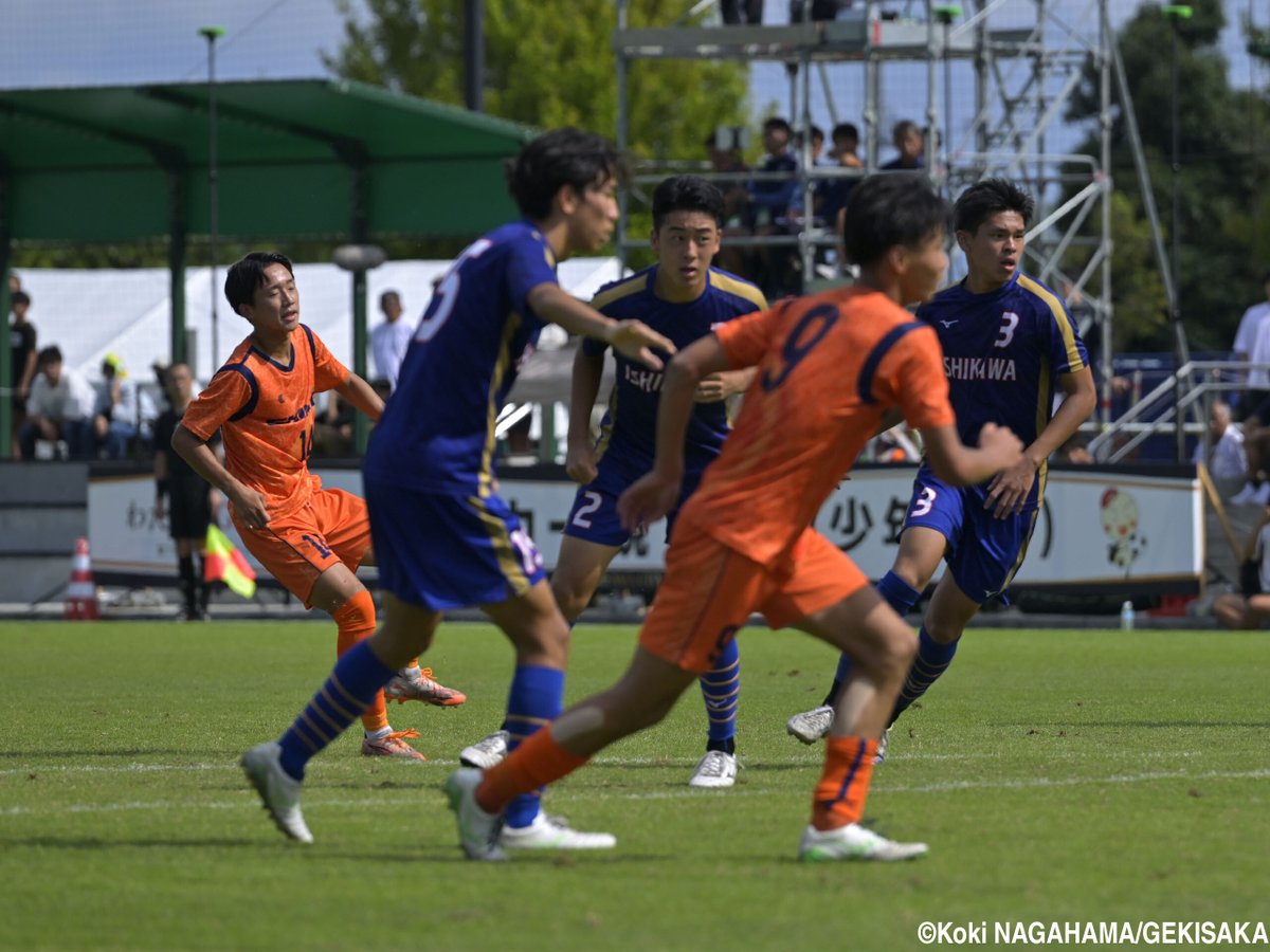 写真特集】[国スポ少年男子]愛媛県FW丹大和(今治U-18)が反転ミドルで