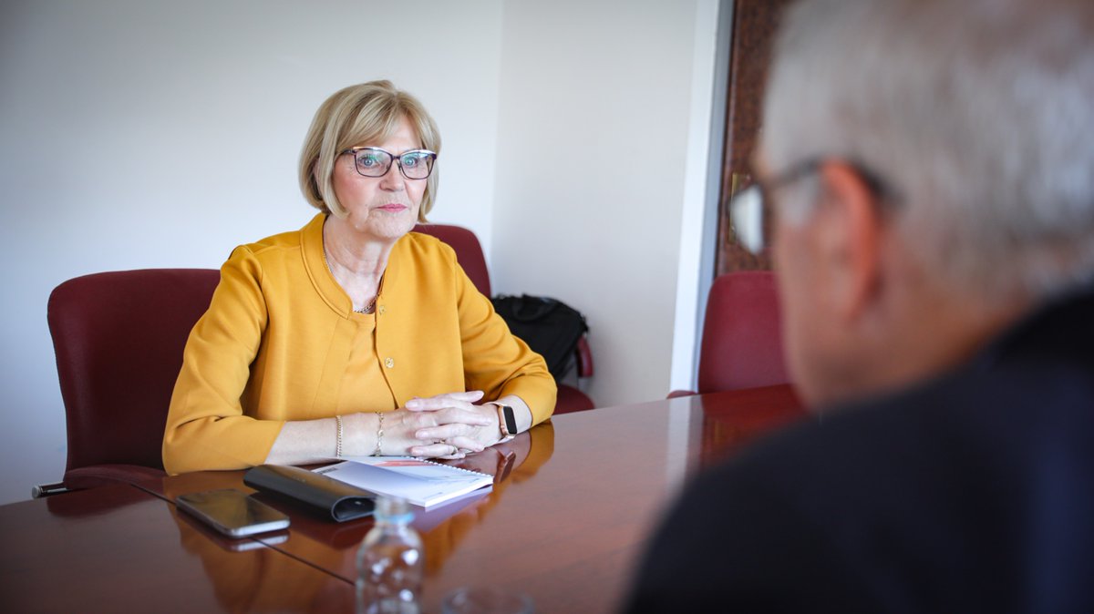 OSCEBiH's tweet photo. #OSCEBiH Amb. Rick Holtzapple met with RS Chief Prosecutor Željka Radović to discuss protection of prosecutorial independence, pressures on judicial institutions, and explore avenues for ensuring effective action against corruption and organized crime. https://t.co/7yNhtQvL1k