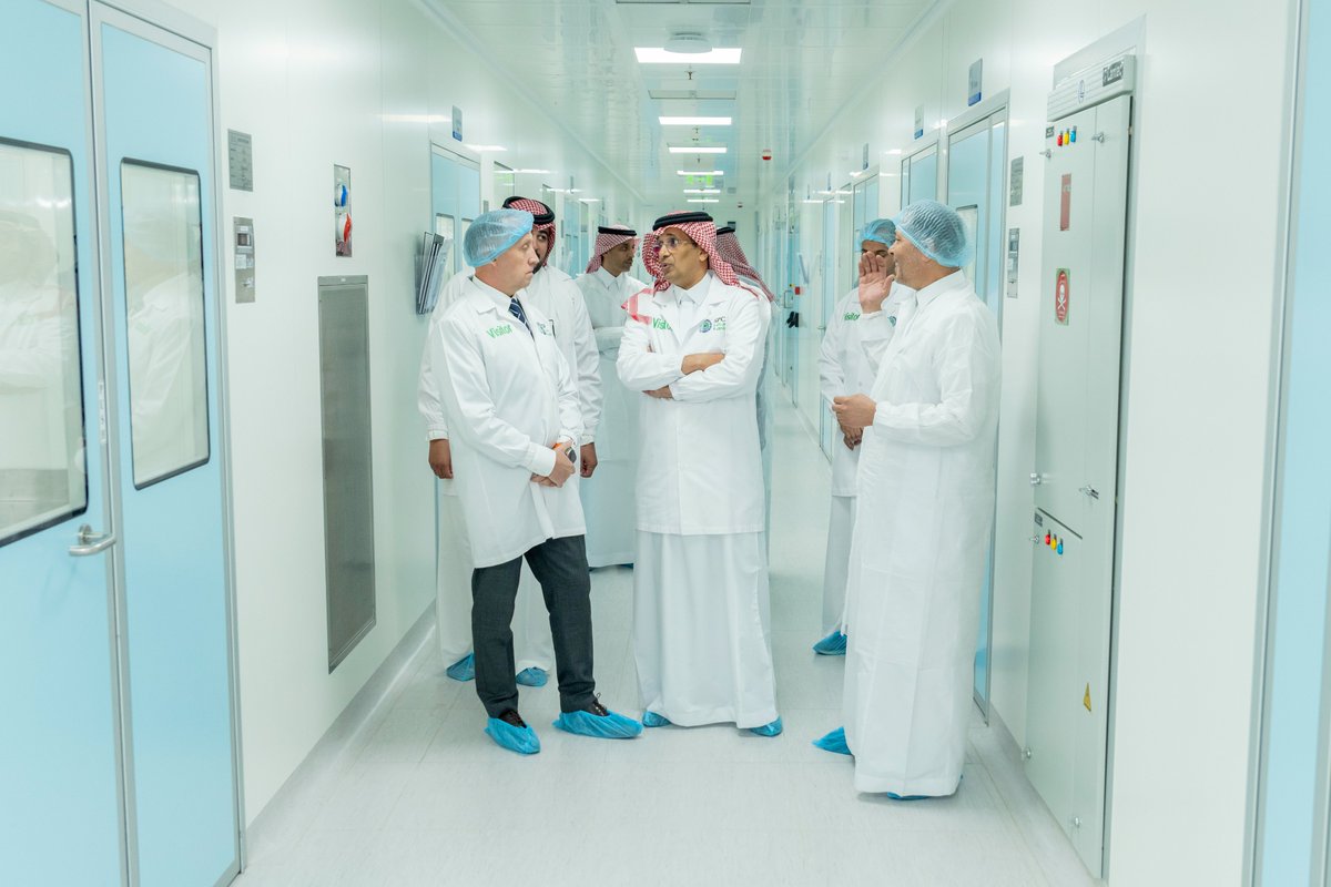 سعدنا في سدير فارما باستقبال سعادة السفير الأوكراني لدى المملكة أناتولي بيترينكو وسعادة الرئيس التنفيذي لـ ⁧#مدن⁩ ماجد العرقوبي. 
خلال زيارتهم لمصنع سدير فارما تم الاطلاع على أبرز مشاريعنا لتوطين صناعة الأدوية 🇸🇦