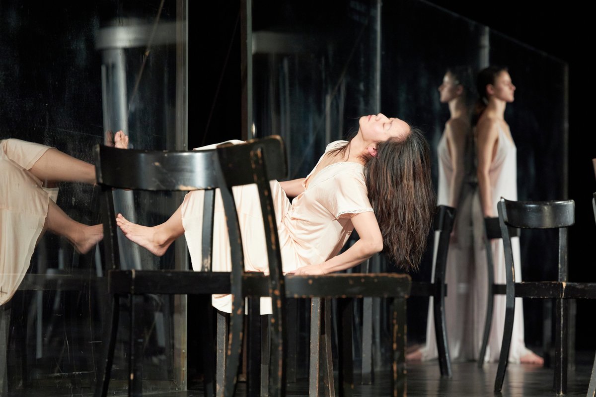 ArndWesemann's tweet image. In #Wuppertal, #Pina&apos;s legacy lives on. Jo Ann Endicott describes what remains in a very amusing way on tanz.dance: Her life with Pina at tanz.dance/darling/?lang=… The classics “Café Müller” and “The Rite of Spring” in Wuppertal on Oct 10, 11, 12, 14, 15, 17, 18, 19.