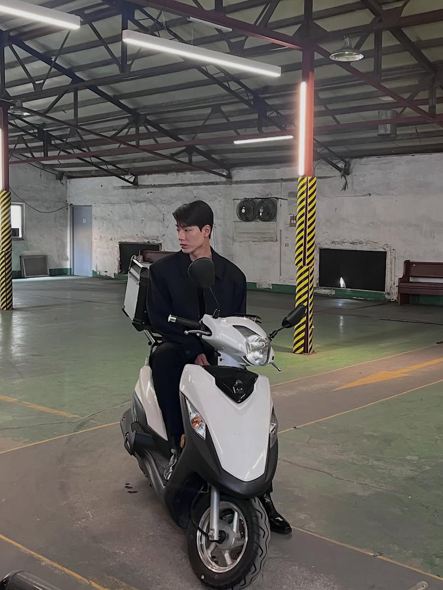 Taking a break between shoots, letting out my cutest expressions, relaxing, and enjoying little moments of fun off-camera.