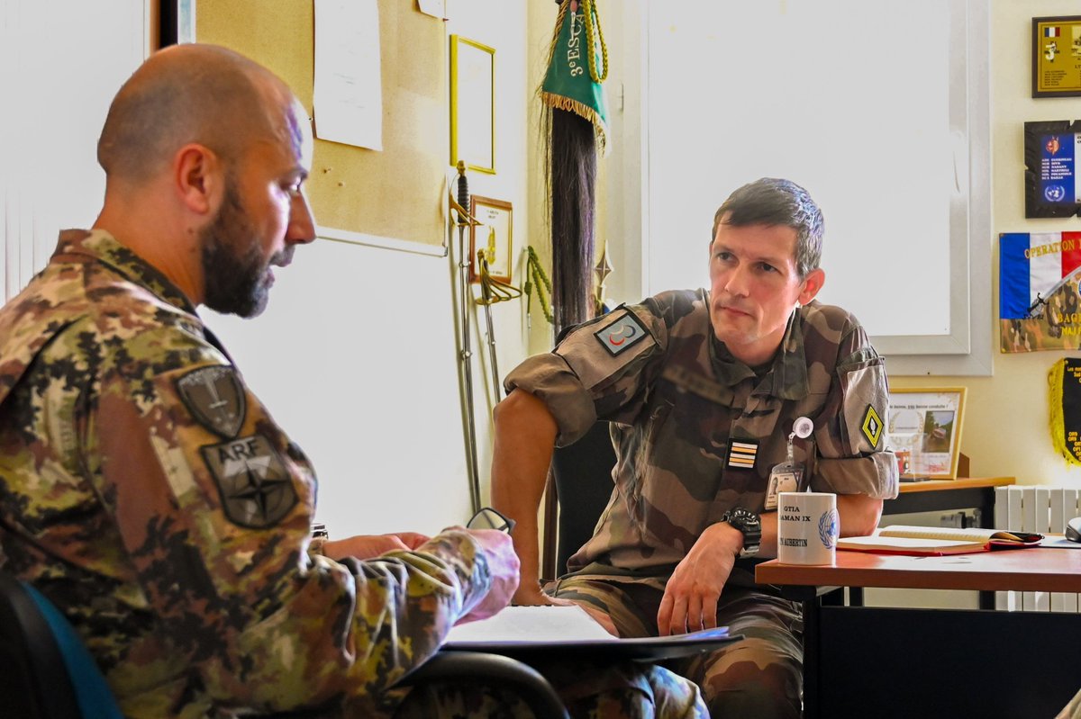 L’état-major accueille des officiers de <a href="/LANDCMD/">NATO Allied Land Command</a> dans le cadre de son "Combat Readiness Evaluation", étape clé vers la certification #OTAN pour la prise d’alerte ARF. Leurs observations précieuses aident à renforcer notre interopérabilité au sein de l’Alliance.#StrongerTogether