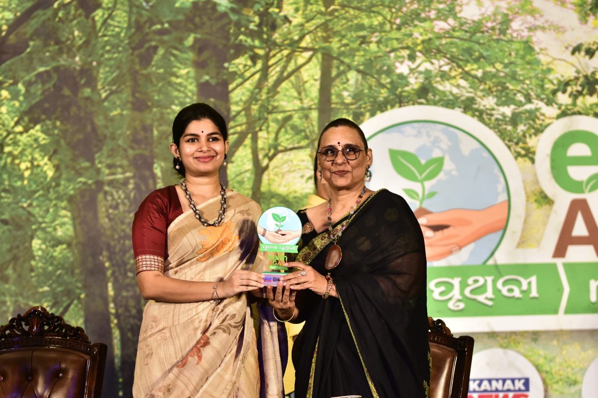 sambad_odisha's tweet image. ପ୍ରାକୃତିକ ବିପର୍ଯ୍ୟୟ କଥା ଚିନ୍ତା କରିବା ବେଳେ ସାଧାରଣତଃ ଆମେ ଗ୍ରାମାଞ୍ଚଳ କଥା ଭାବୁ, ହେଲେ ସହରାଞ୍ଚଳ କଥା ଭୁଲିଯାଉ। ଏହି ସମୟରେ ସହରାଞ୍ଚଳ ପ୍ରତି ବି ଧ୍ୟାନ ଦିଆଯାଉ: ୟୁଏନ୍‌ଡିପିର ଓଡ଼ିଶା ମୁଖ୍ୟ ଆଭା ମିଶ୍ର 
#ClimateActionNow #EarthAgain2025 #SustainableFuture #ClimateAction #GreenFuture #Conference