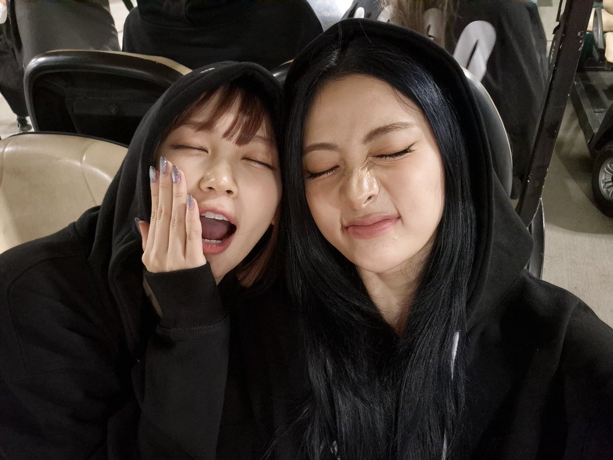 LESSERAFIM CHARTS tweet media