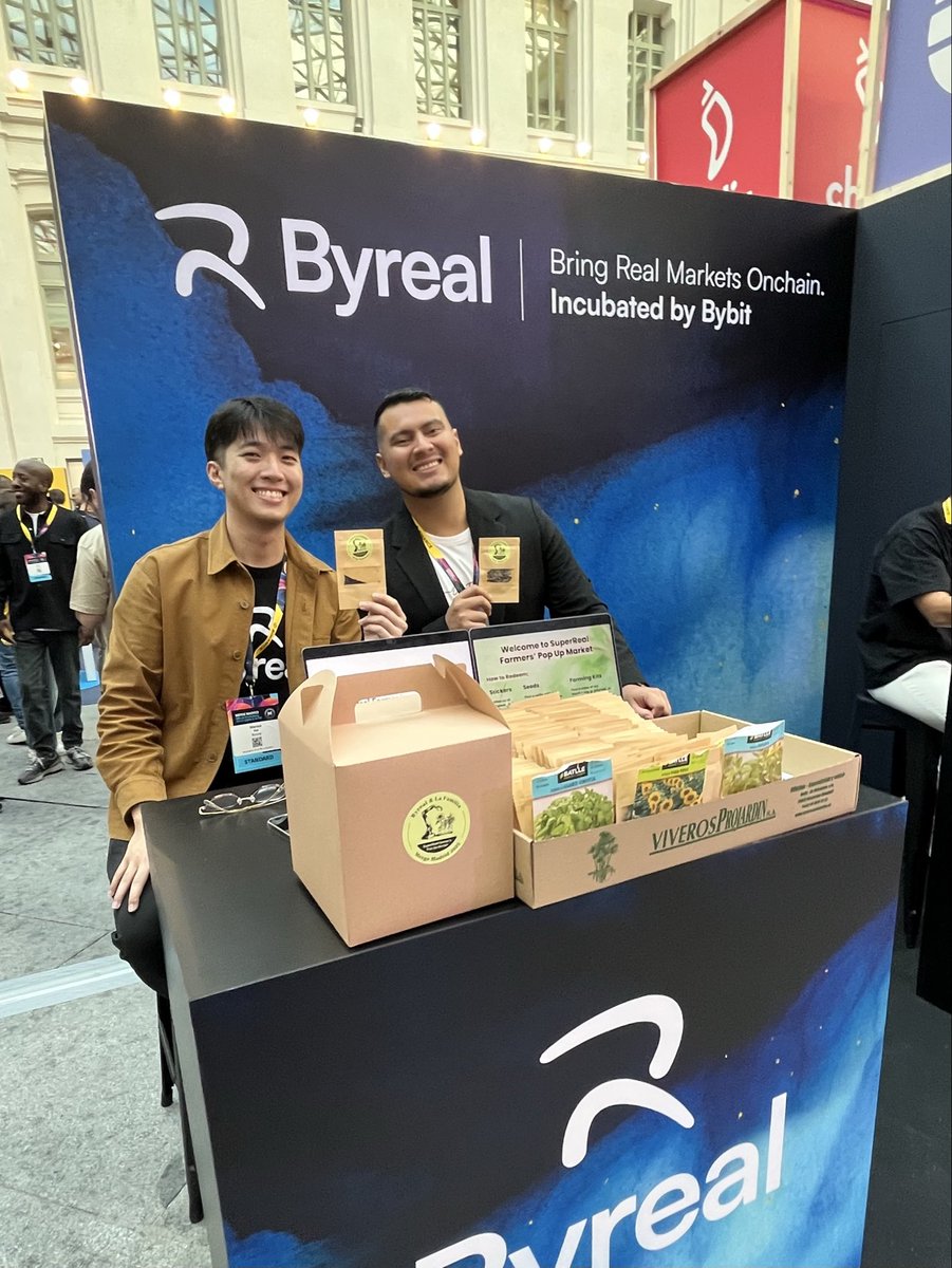byreal_io's tweet image. Our market is open at @mmerge_io! Find us right opposite @solana @LaFamilia_so! 

We are giving away basil, sunflower and mint growing kits, along with some Real Farmer alpha and tips. Come say hi! 👋 🧑‍🌾🌾
