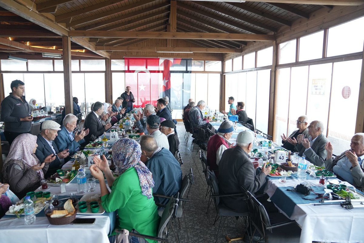DalamanBld's tweet photo. 1 Ekim Dünya Yaşlılar Günü dolayısıyla düzenlediğimiz kahvaltı programında Belediye Başkanımız Sezer Durmuş, Kaymakamımız Mesut Yakuta, Belediye Başkan Yardımcılarımız Rıza Kurt ve İlhan Kural, kıymetli büyüklerimizle bir araya geldi. https://t.co/4QxsH6NRgK