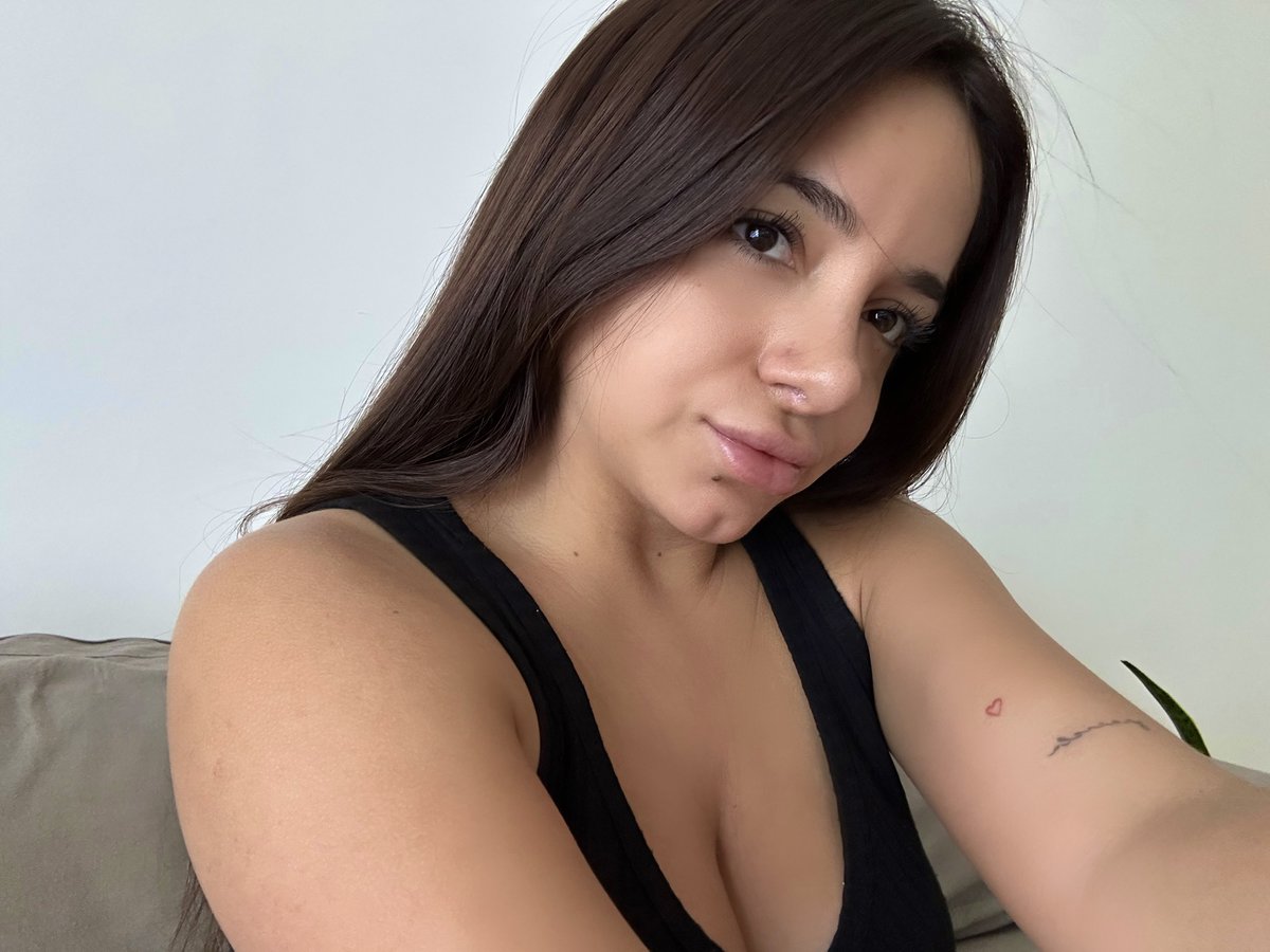 Liz Bee tweet media
