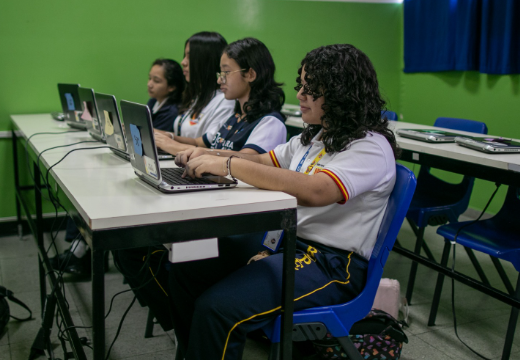 Smartickmetodo's tweet photo. El colegio español Padre Arrupe en El Salvador es un ejemplo de rigor, seriedad y de buenos resultados, con niños de entornos complicados. Muy orgullosos en @Smartickmetodo de esos niños y su afán por mejorar en matemáticas. https://t.co/wrUYzlapm3