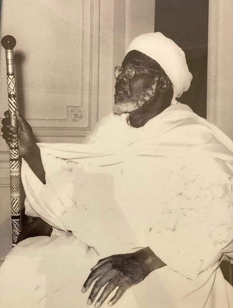 AnatomyOfSufism's tweet photo. Quote this with your favourite picture of maulana shaykh Al-islam hajj Ibrahim Niasse رضى الله عنه. 

This picture still remains the legendary one. 

With the staff he is holding ❤️ https://t.co/JBgxQdJ3eT