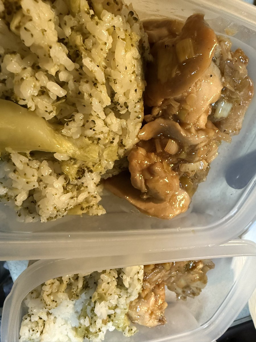 live_1202's tweet photo. 昨日と打って変わって
最近のお弁当

油淋鶏とブロッコリーご飯です🥦🥦 https://t.co/IiLFwPFmEn