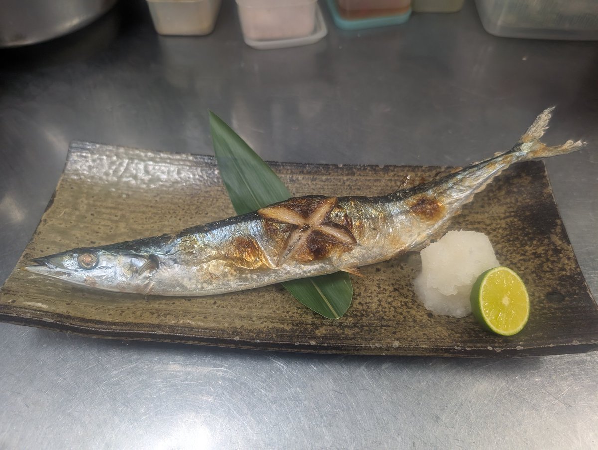 noburniper's tweet photo. 今日もさんまの塩焼きのサービスやってます(*^^*)
#どぜう大門
#西新井大師
#さんまの塩焼き https://t.co/88sD619z2H