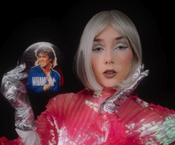 Whenever Sophie Grey. steps into this Wham! cover "Everything She Wants", she doesn’t just sing it — she embodies it.

eqmusicblog.com/watch-everythi…