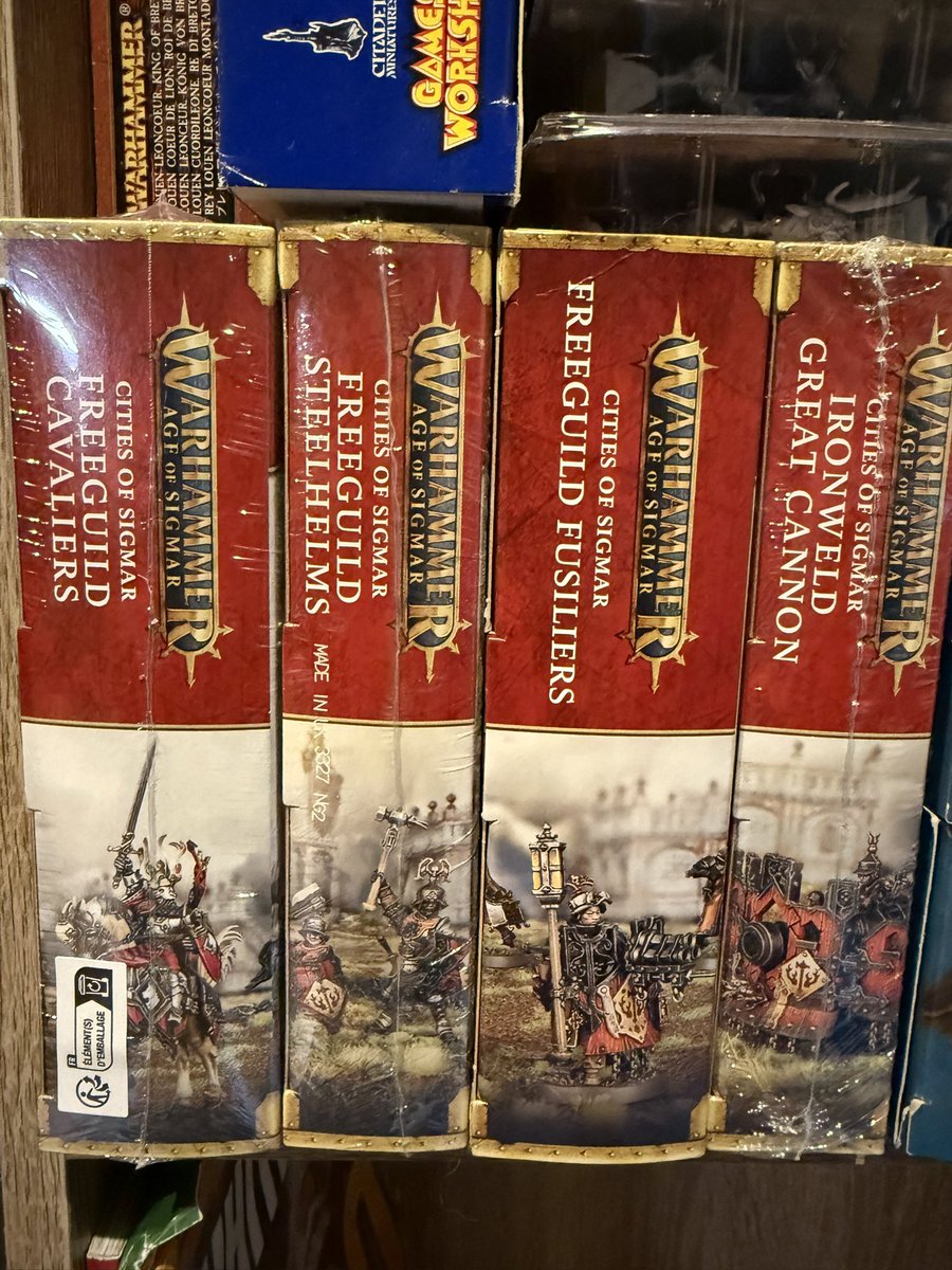 Comme je lis quelques incompréhensions suite au dernier Warhaprem, non je ne déteste pas (plus) AoS et je trouve même les CoS géniaux pour mes conversions Exilés Breto 😌