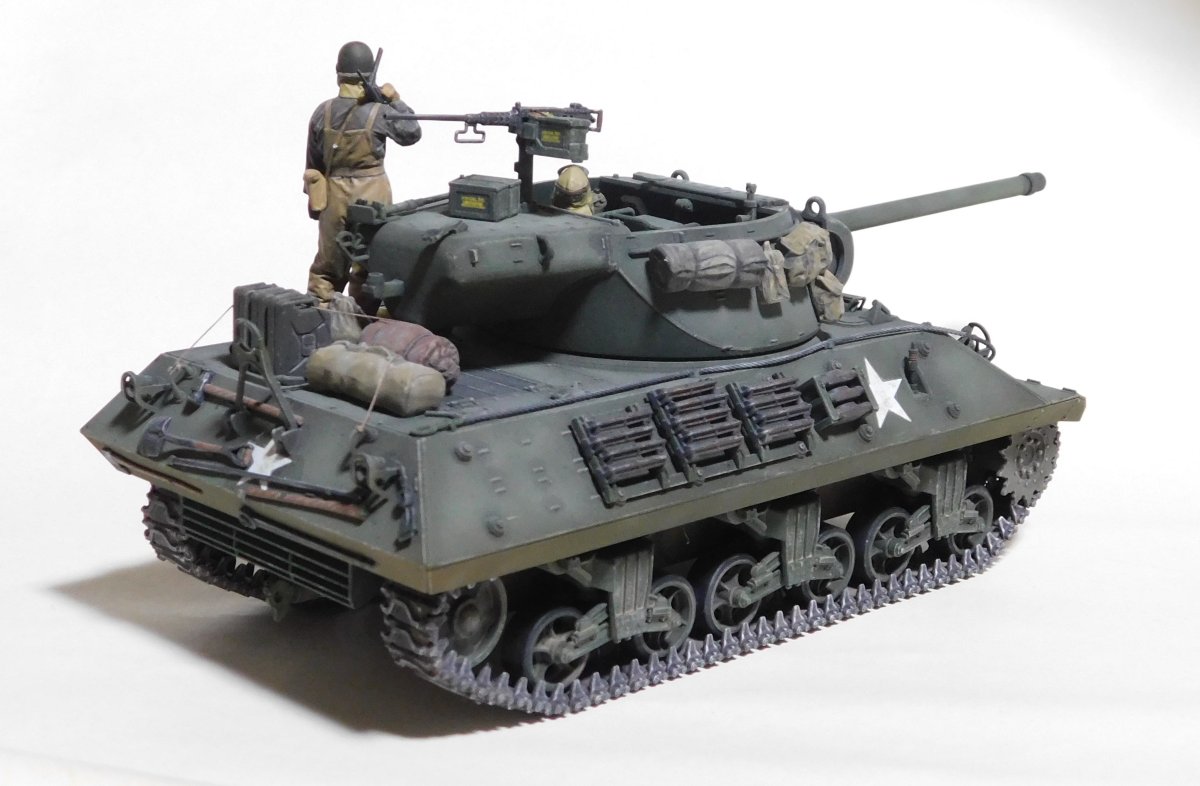 タミヤ 1/35 M36完成しました。
戦車兵、一人では寂しいのでもう一人追加。
あと荷物も少し。
