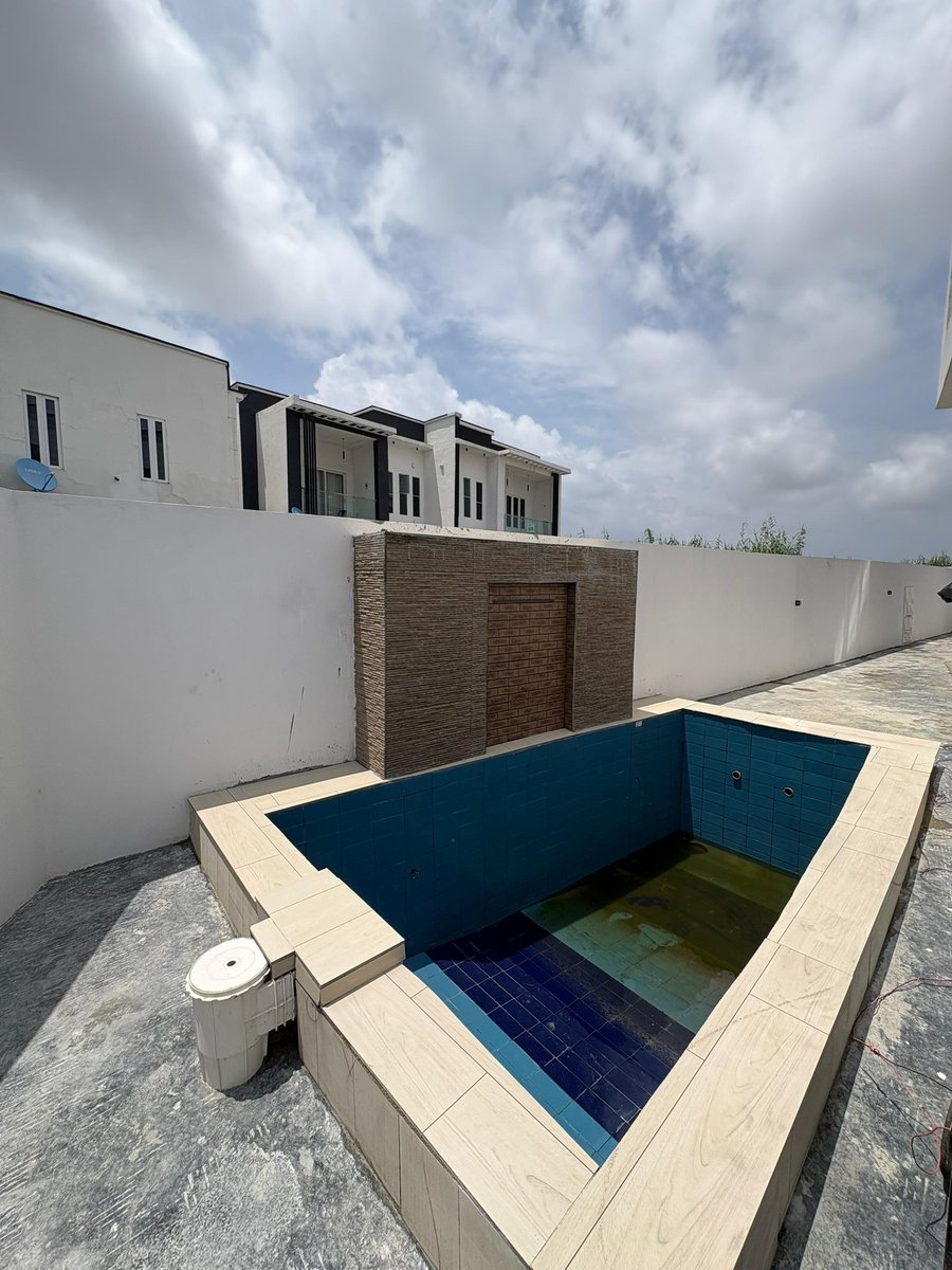 AurbanLtd's tweet photo. 4 BEDROOMS FULLY  DETACHED DUPLEX WITH BQ FOR SALE ‼️

Features: Spacious Rooms, Chandeliers, POP ceilings, Bluetooth speakers, Fitted kitchen, family lounge 
Fitted kitchen, Gym, Pool, Bq
Swimming Pool 

PRICE:

WITHOUT POOL: 180M
WITH POOL : 200M

LOCATION : AJAH , LEKKI, LAGOS https://t.co/rQyUUzQP0g