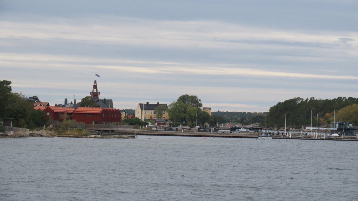 HMS Puncher tweet media