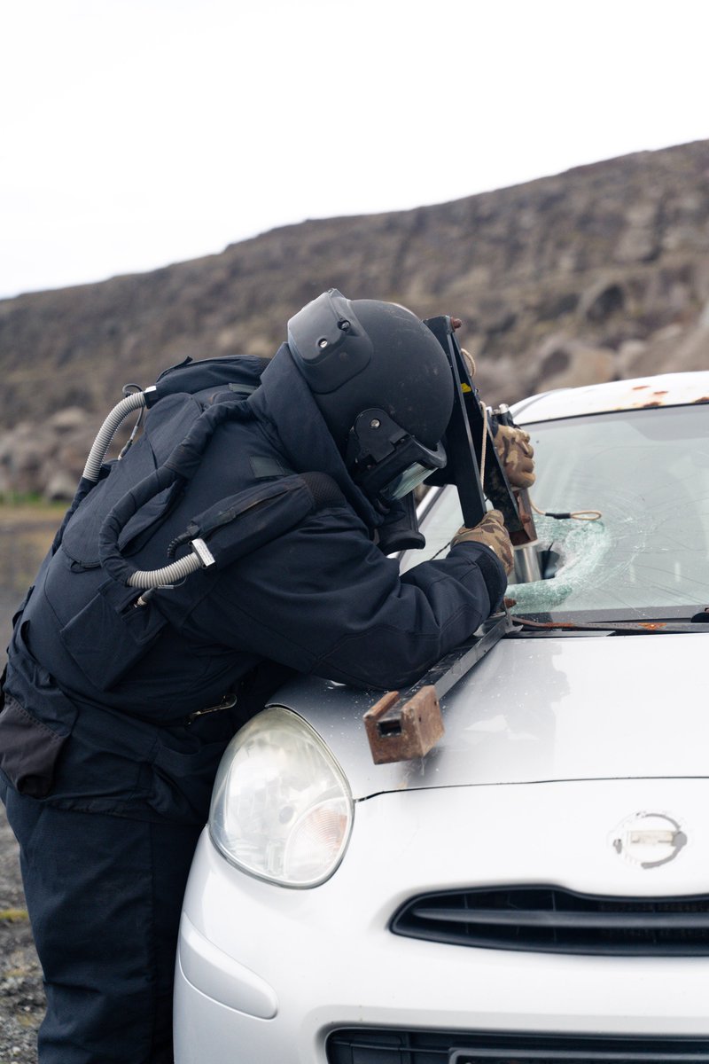 Royal Navy tweet media