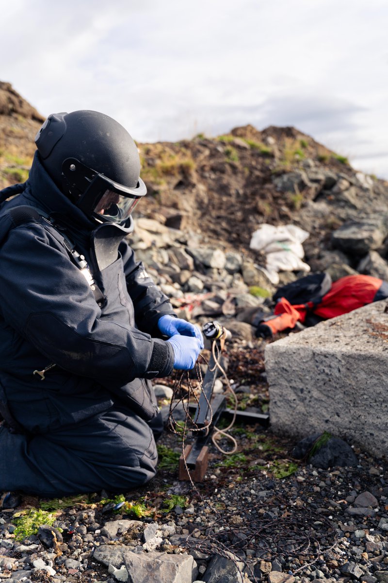 Royal Navy tweet media