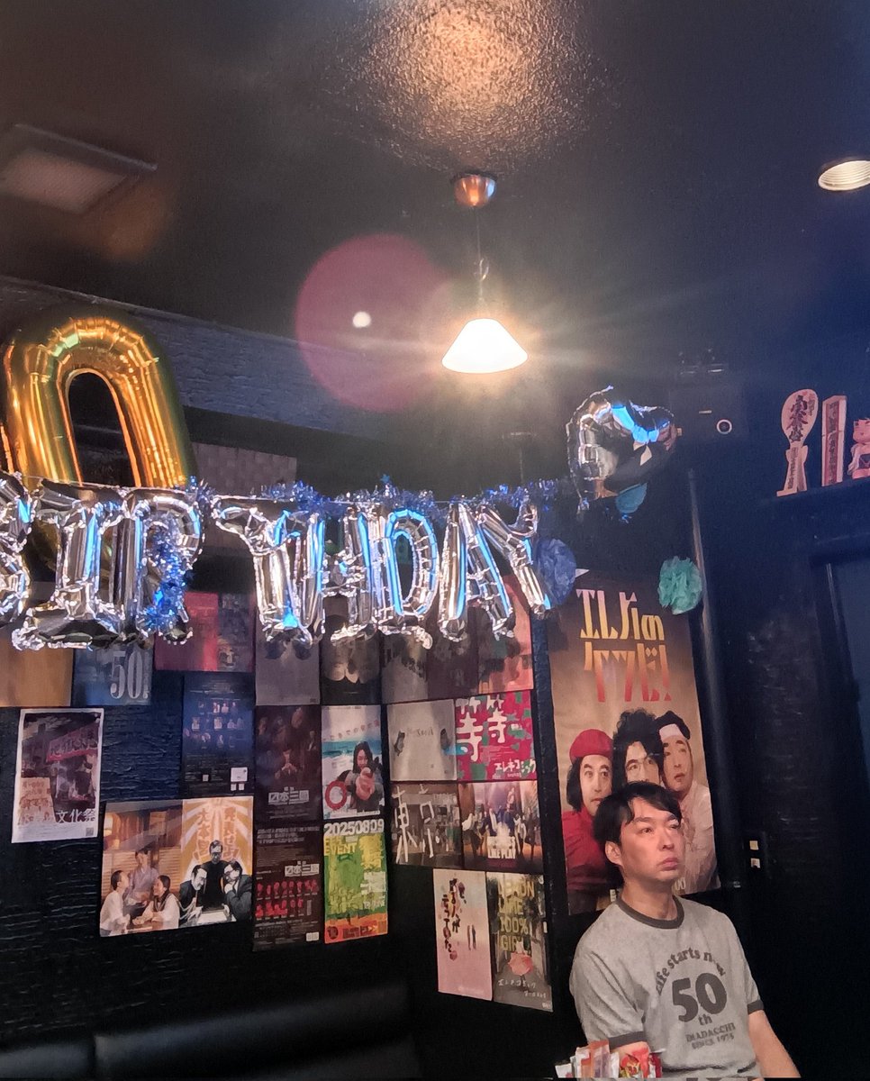 本日19時〜「＃ART910」入っております。今だに誕生日気分を引きずってる店内ですので、遅めのお祝いしに来てください。また近々、誕生日の方もお祝いできるので御自由にお使い下さいwとにかく御来店お待ちしておりまーす　＃elekata　＃中野新ダチ四郎の店