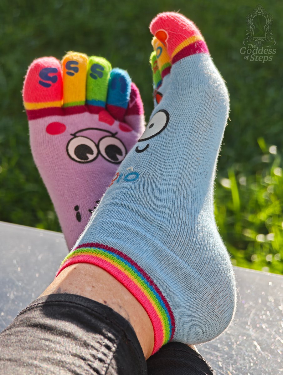 stepsxo's tweet photo. Who needs coffee when your toes already bring all the color? ☕🌈Which sock wins today - blue or pink? 👀
#goodmorning #colorfulfeet #funenergy
@rt_feet @AdmiradorPodo @FootParadiseRT
@Feetopia @rtfeetslave1 @rt_domm
@ass_andfeet01 @The_best_feet1 @SolesBest
@toptoesinhose https://t.co/JoAFIxxaBv