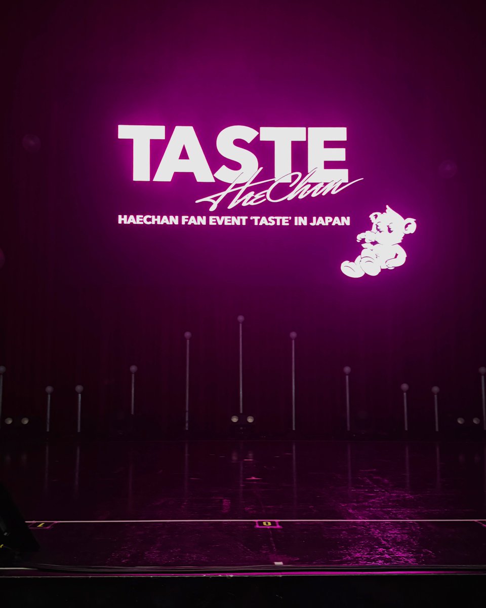 the stage for haechan fan event is so pretty.. it's just about a pink colour palette 🩷