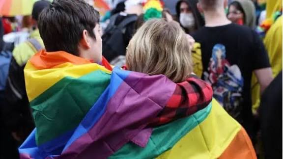 Güne Merhaba

Geç kalıyoruz!

Rusya, kendi neslinin karşı karşıya kaldığı tehlikeleri görerek başta SATANİZM LGBT olmak üzere beraberindeki tüm sapkın akımlara karşı devlet iradesini ortaya koymaktan geri durmuyor. 

Rusya, bu konuda hem bugünü hem de geleceği için kararlı bir