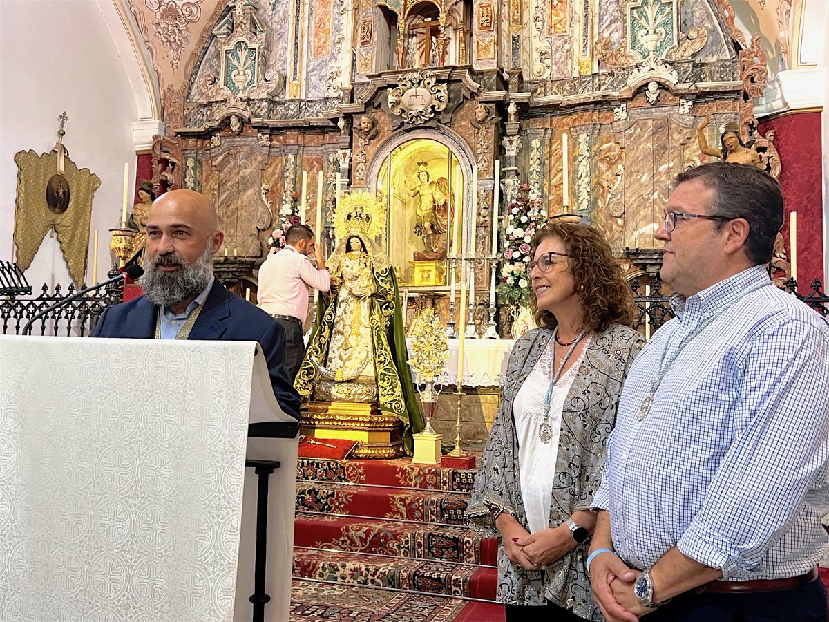 DrPerezBernal's tweet image. La #RosaDePasión, &quot;#embajadora&quot; de los #DonantesDeórganos en las hermandades de @Archisevilla1, con Nª Srª del #BuenSuceso de #CastillejaDelCampo, entregada por la @hdad_asuncion de #Cantillana. @Hdad_BuenSuceso @Castilleja41810 #ASacro #TDSCofrade @cruzdeguiaser #Trasplante