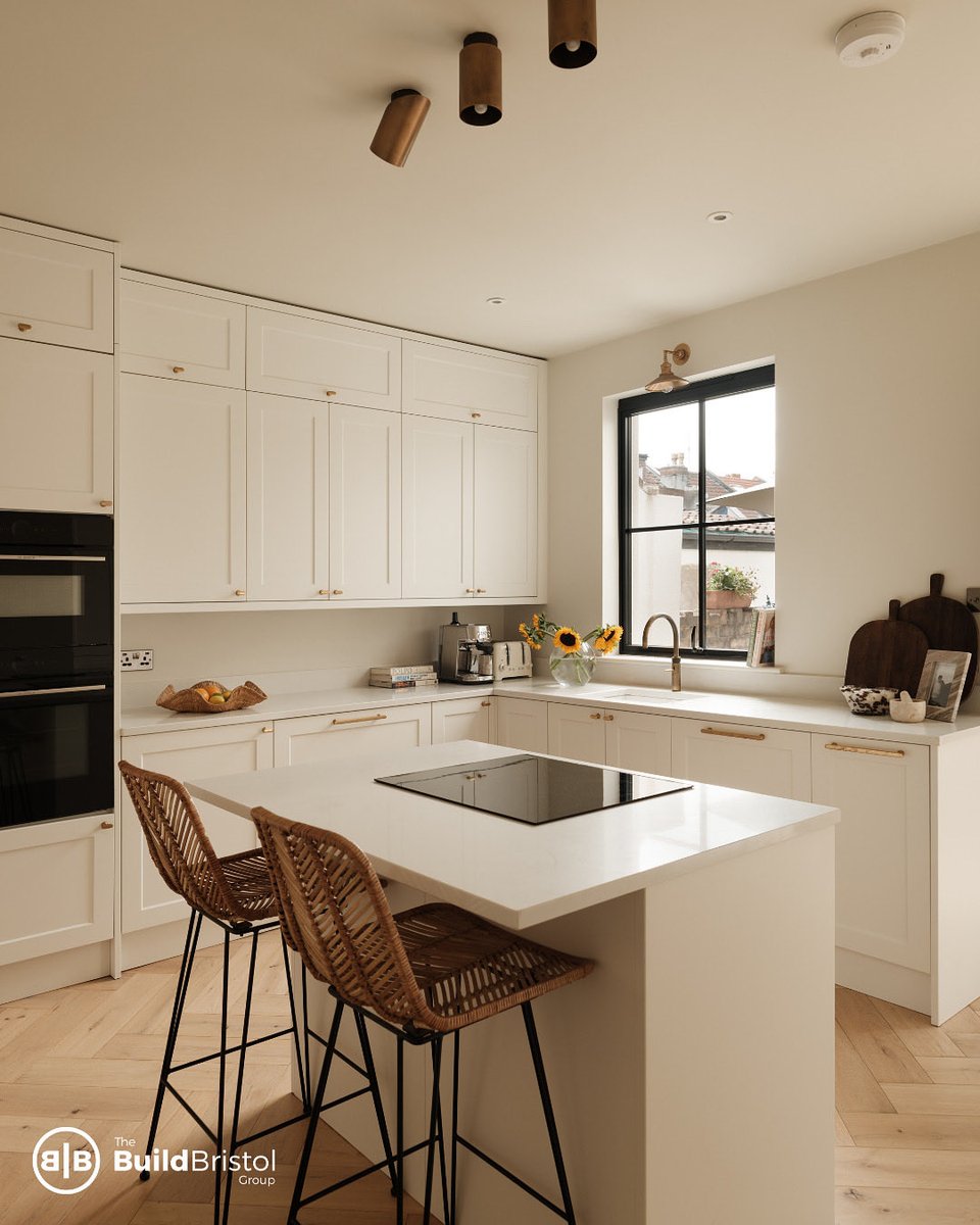 Flooded with natural light, this kitchen showcases the beauty of simple, refined design.

Every inch has been considered for both aesthetic and function, creating a space that works as beautifully as it looks 👏🏻