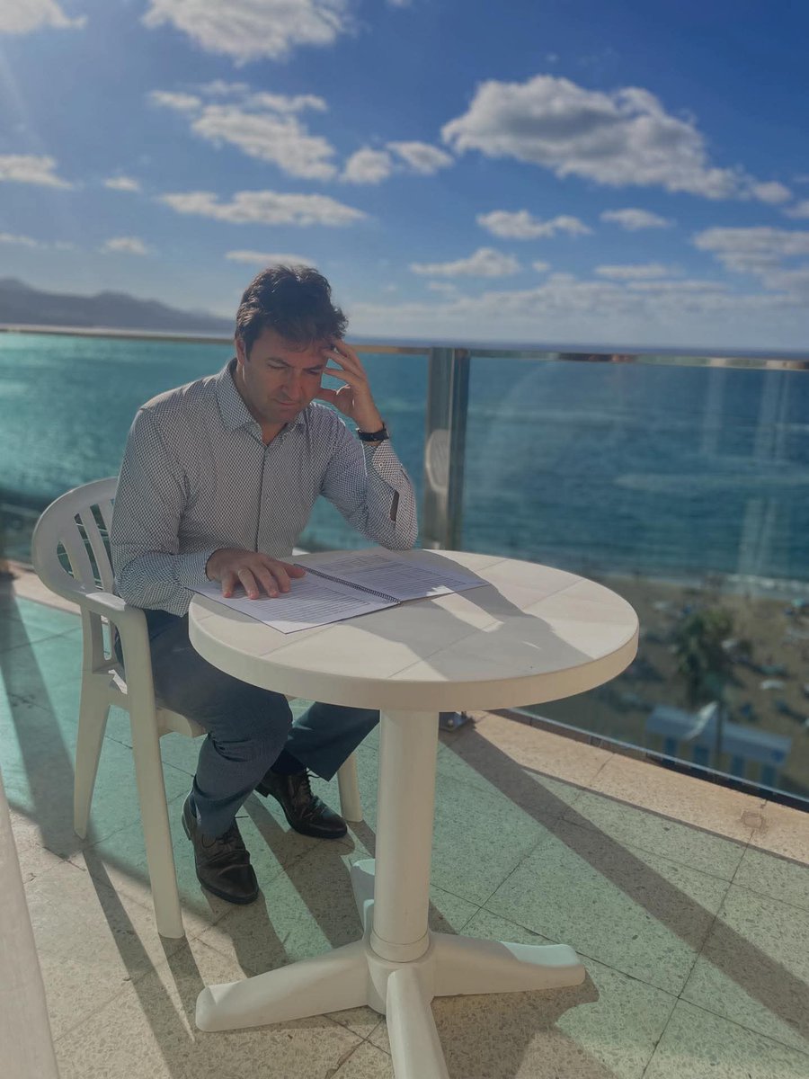 Nuestro Director Artístico, Óliver Díaz, ya está trabajando en el repertorio para los próximos encuentros. Tenemos muchísimas ganas de que conozcáis de qué se trata.

📷Óliver Díaz

<a href="/cantabriafpyep/">FP y EP Cantabria</a> 
#JOSCAN2025
#EnseñanzasMusicales