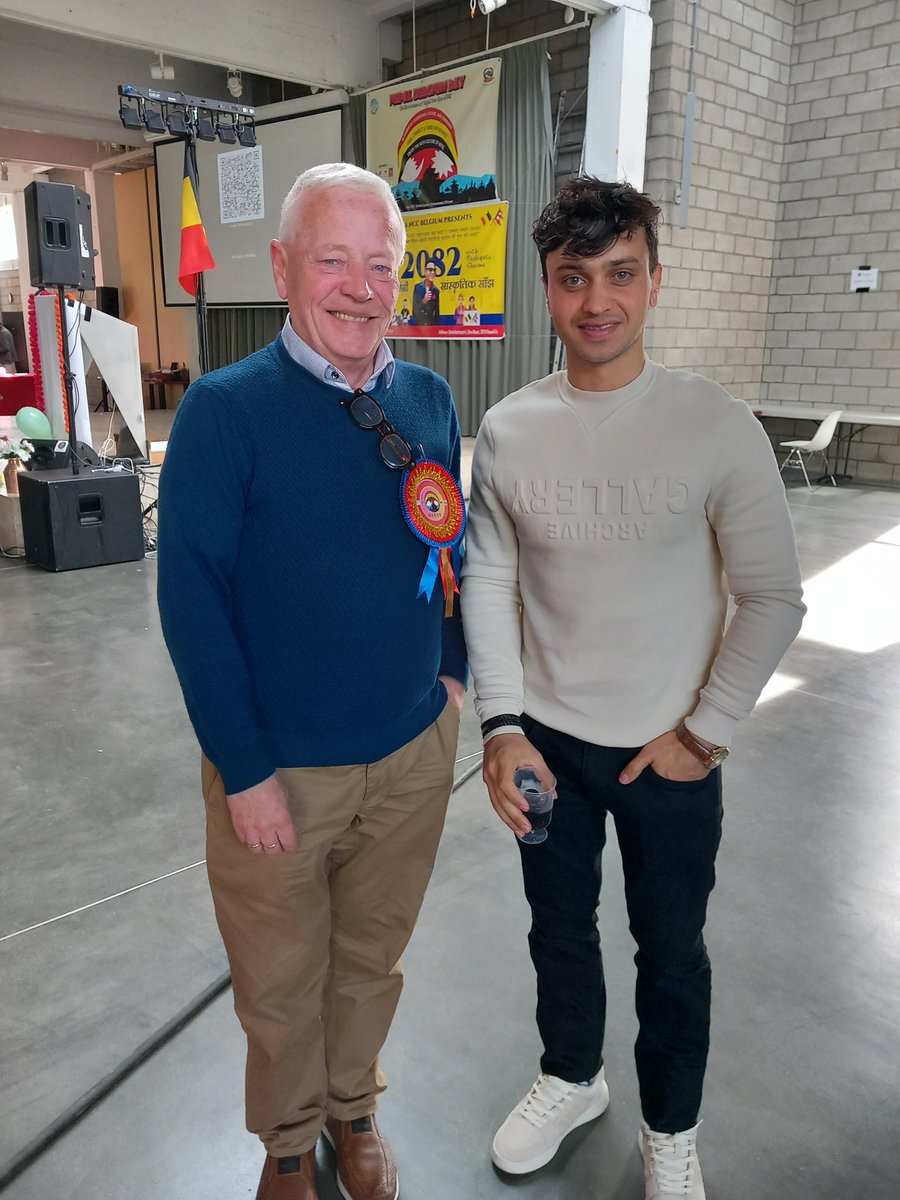 Een jaar geleden trok Bakthyar (Afghanistan) bij me in, omdat de straat zijn enige alternatief was. Ik beloofde hem een dak boven het hoofd, warmte in de winter en alle dagen eten op tafel. En dat lukt prima. Vandaag is hij jarig, hij wordt 20. Fijne verjaardag, jongen 😊