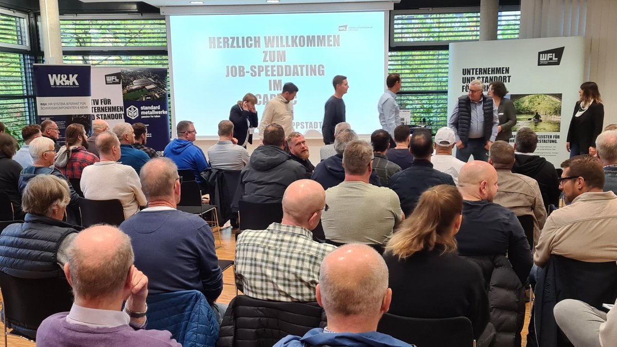 Sich unkompliziert kennenlernen, darum geht es heute in unserem Job-Speeddating in #Lippstadt. So sollen neue Perspektiven entstehen für #Fachkräfte aus der Region, die nach Stellenabbau beim einem Großwälzlagerhersteller neue Arbeit suchen ➡️ peag-transfer.de/aktuelles/meld… #NRW