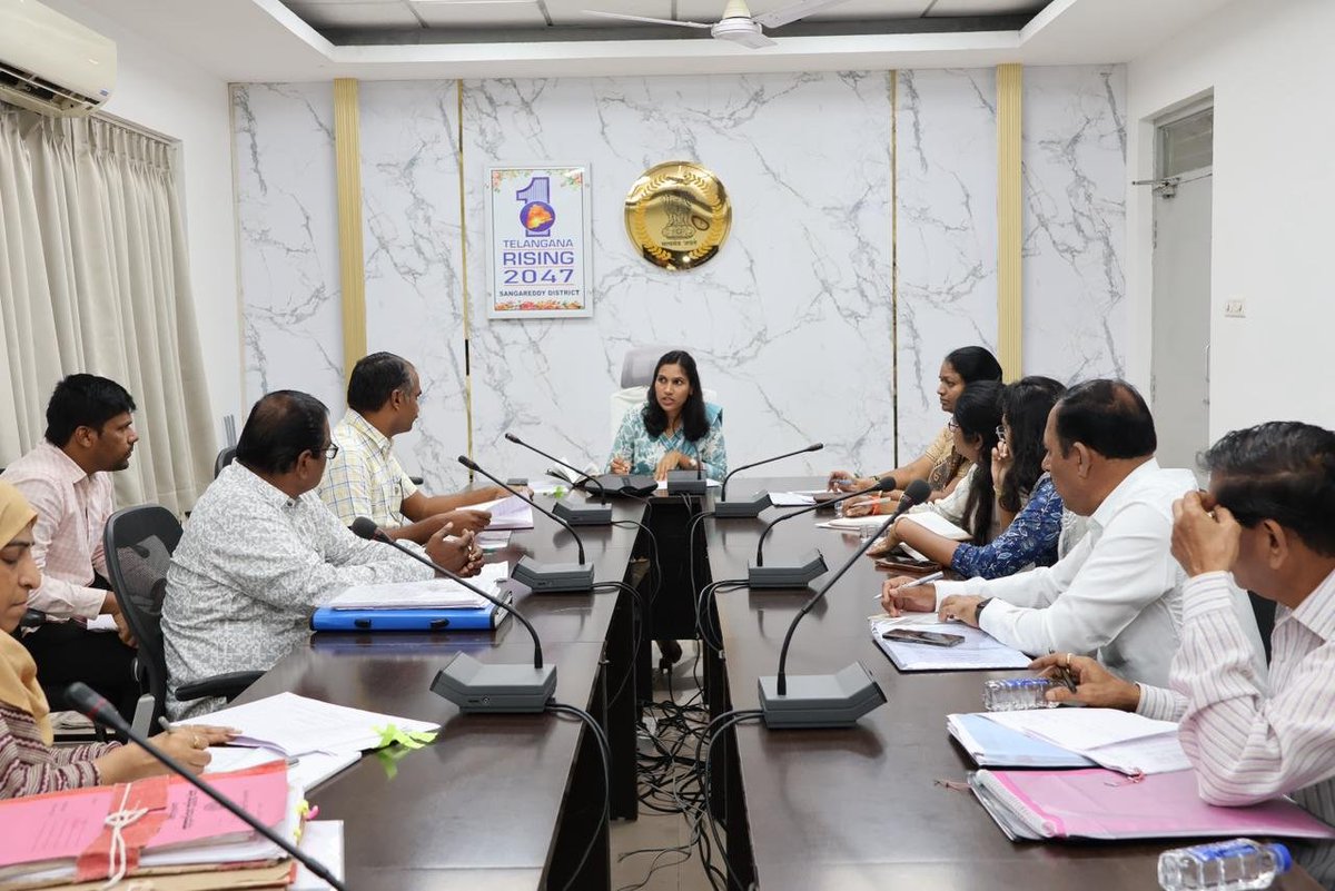 airnews_hyd's tweet image. #Sangareddy జిల్లాలో చేపడుతున్న RRR, నిమ్జ్, టి జి ఐ సి ప్రాజెక్టులకు భూసేకరణ పనులు వేగవంతం చేయాలని  @Collector_SRD పి .ప్రావీణ్య... రెవెన్యూ, నేషనల్ హైవే అథారిటీ, పరిశ్రమల శాఖ అధికారులతో సమీక్ష నిర్వహించారు.
(PTC)