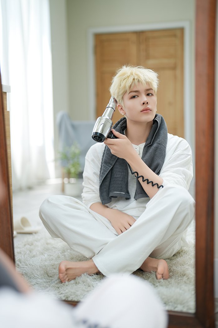 [PREVIEW] &amp;TEAM 2026 SEASON'S GREETINGS 'In a Daydream' PREVIEW IMAGE#1

#HARUA #TAKI #MAKI
#andTEAM
#Seasons_Greetings
#In_a_daydream