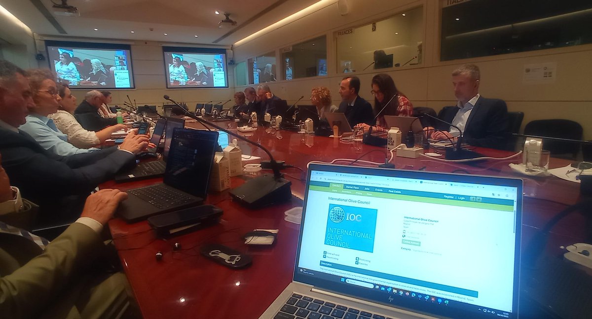 Hoy estamos en grupo de expertos quimicos del COI donde estamos discutiendo el tema de la excepcion al aceite d 2 variedades de aceitunas griegas e italianas en el parametro de esteroles totales, con garantias adicionales de trazabilidad.