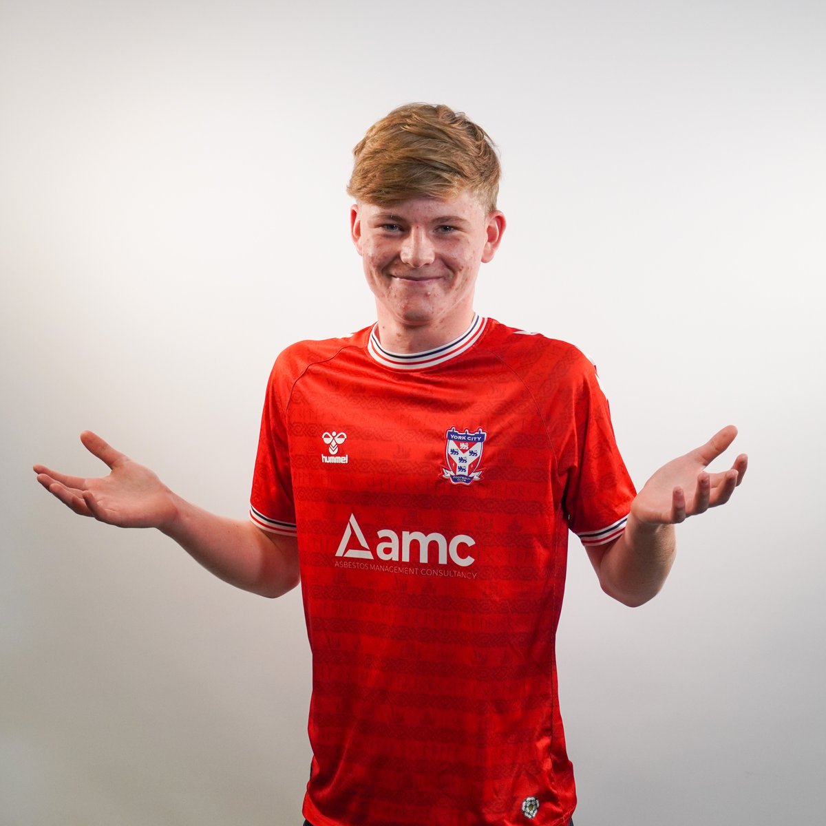 YorkCityFC's tweet photo. 📸 Media duties for the @YCFCAcademy this morning...

#YCFC🔴🔵 https://t.co/RL2MbxtHx2