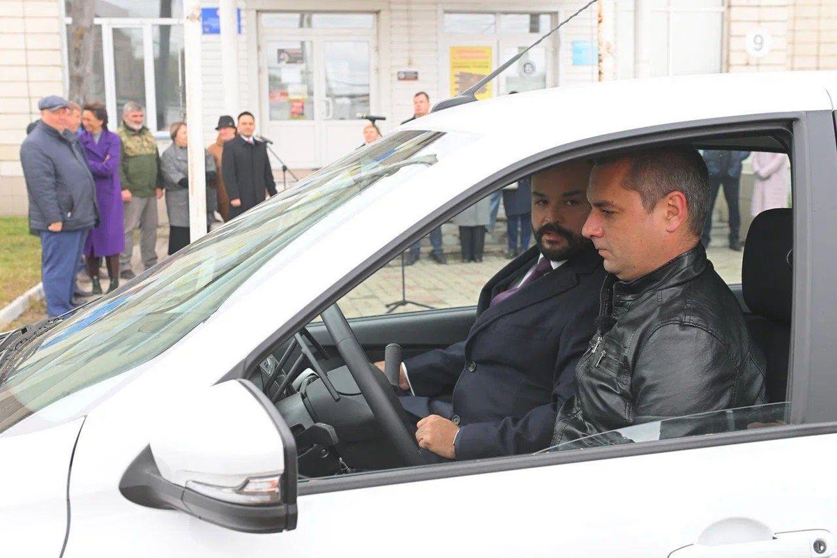CITeam_en's tweet image. Authorities in Tatarstan have reduced the one-time sign-up bonus for new military contracts with the MoD by nearly sevenfold; in 2028, 3.9 million people will be receiving payments as combat veterans; a war participant who lost his right arm in the war was &quot;gifted&quot; a car modified…